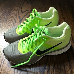 Nike WMN Air Pegasus Running Shoes 599392-300